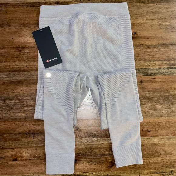 Mens S, Lululemon European Exclusive, Keep the Heat Thermal Tight 27” MSRP $128 - Picture 8 of 8